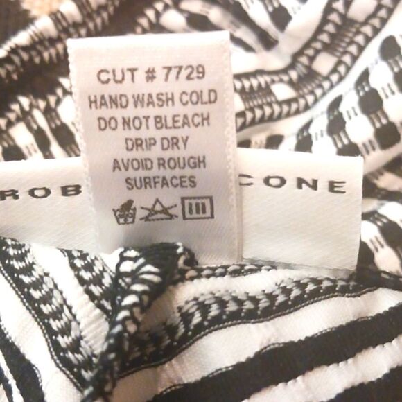 Robin Picone Avery black/ white with crochet details one piece swimsuit size 6 - Picture 12 of 12